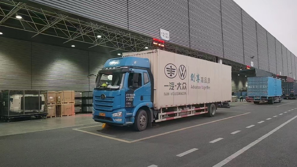 深化汽車(chē)產(chǎn)業(yè)鏈服務(wù)-鑫和通物流成功簽約華眾汽車(chē)零部件整車(chē)運(yùn)輸項(xiàng)目